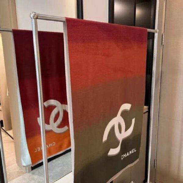 Chanel_CH3_OrangeGreen_Woollen_Scarf
