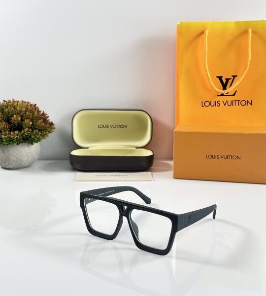 Louis_Vuitton_1502_Black_Frame