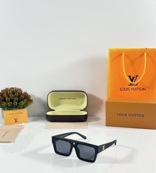 Louis_Vuitton_1984_Black